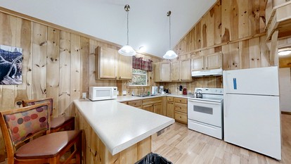 Charming Rustic Cabin for Couples or Solo Travelers near Pigeon Forge in Sevierville, Tennessee - Sevierville, Tennessee - glamping.directory