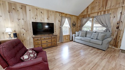 Charming Rustic Cabin for Couples or Solo Travelers near Pigeon Forge in Sevierville, Tennessee - Sevierville, Tennessee - glamping.directory