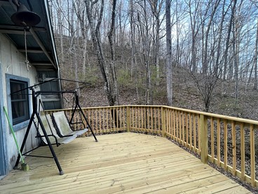 Rustic Treehouse Loft with Hot-Tub and BBQ Surrounded by Nature in Franklin, Tennessee - Franklin, Tennessee - glamping.directory