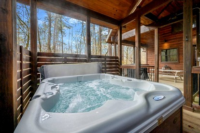 Luxury Cabin with Hot Tub & Game Room Retreat in Broken Bow, Oklahoma - Broken Bow, Oklahoma - glamping.directory