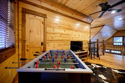 Luxury Cabin with Hot Tub & Game Room Retreat in Broken Bow, Oklahoma - Broken Bow, Oklahoma - glamping.directory