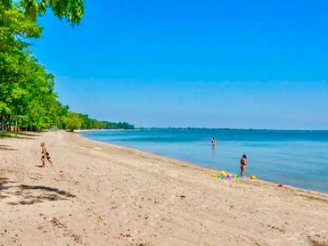Waterfront Cabin with BBQ, Picnic Space and Amazing Sunsets in Michigan - Au Gres, Michigan - glamping.directory