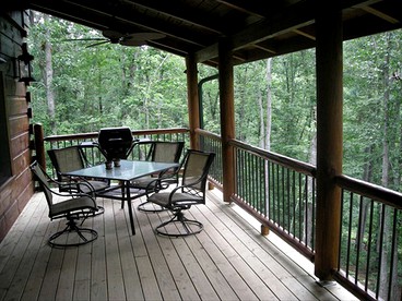 Rustic Cabin Nestled Deep in Woods near West Jefferson, North Carolina - West Jefferson, North Carolina - glamping.directory