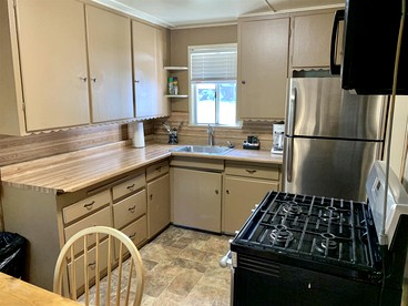 Cozy One Bedroom Cabin with Wood Burning Fireplace near Big Bear Village - Big Bear Lake, California - glamping.directory