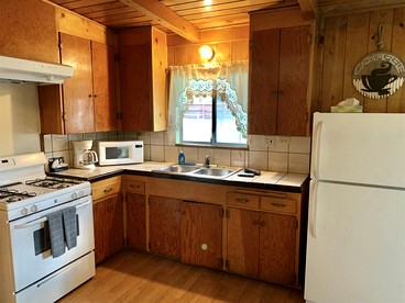 Cozy One Bedroom Cabin with Wood Burning Fireplace near Big Bear Village - Big Bear Lake, California - glamping.directory