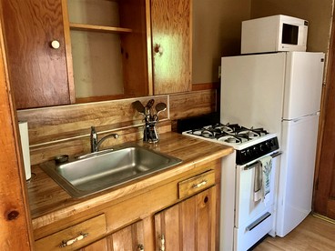 Cozy One Bedroom Cabin with Wood Burning Fireplace near Big Bear Village - Big Bear Lake, California - glamping.directory