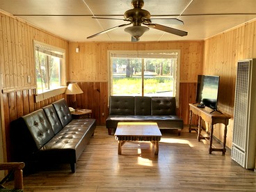 Cozy One Bedroom Cabin with Wood Burning Fireplace near Big Bear Village - Big Bear Lake, California - glamping.directory