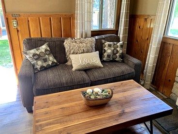 Cozy One Bedroom Cabin with Wood Burning Fireplace near Big Bear Village - Big Bear Lake, California - glamping.directory