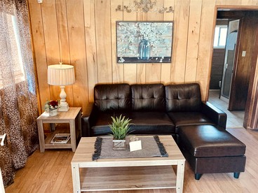 Cozy One Bedroom Cabin with Wood Burning Fireplace near Big Bear Village - Big Bear Lake, California - glamping.directory