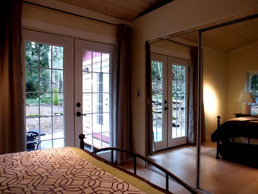 Tranquil Cottage with Views of Boundary Bay in Point Roberts, Washington - Point Roberts, Washington - glamping.directory