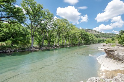 Riverfront Family Cabin Rental on the Guadalupe River near Canyon Lake and Gruene - Canyon Lake, Texas - glamping.directory