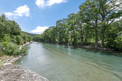 Riverfront Family Cabin Rental on the Guadalupe River near Canyon Lake and Gruene - Canyon Lake, Texas - glamping.directory