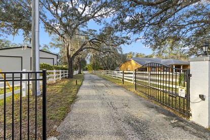 Modern Spacious Getaway: Heated Pool, Movie Room, Huge Yard & Event-Friendly in New Port Richey, Florida - New Port Richey, Florida - glamping.directory
