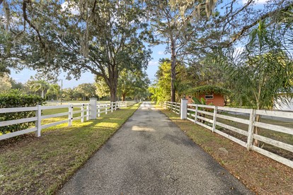Modern Spacious Getaway: Heated Pool, Movie Room, Huge Yard & Event-Friendly in New Port Richey, Florida - New Port Richey, Florida - glamping.directory