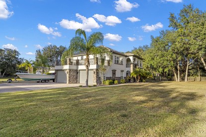 Modern Spacious Getaway: Heated Pool, Movie Room, Huge Yard & Event-Friendly in New Port Richey, Florida - New Port Richey, Florida - glamping.directory