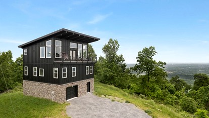 Scenic Getaway Cabin w/ Fire Pit, Deck & Panoramic Views in Martinsburg, WV - Martinsburg, West Virginia - glamping.directory