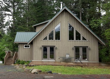 Spacious, Year-Round Cabin with Hot Tub in Packwood, Washington - Packwood, Washington - glamping.directory