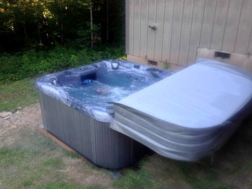 Spacious, Year-Round Cabin with Hot Tub in Packwood, Washington - Packwood, Washington - glamping.directory