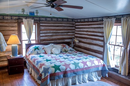 Rustic Cabin Getaway near Flint River in Thomaston, Georgia - Thomaston, Georgia - glamping.directory
