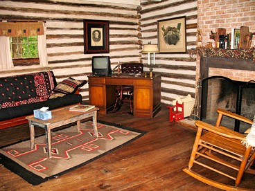 Rustic Cabin Getaway near Flint River in Thomaston, Georgia - Thomaston, Georgia - glamping.directory