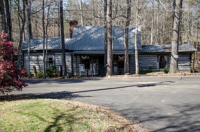 Rustic Cabin Getaway near Flint River in Thomaston, Georgia - Thomaston, Georgia - glamping.directory