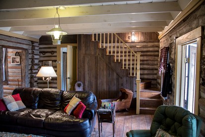 Rustic Cabin Getaway near Flint River in Thomaston, Georgia - Thomaston, Georgia - glamping.directory