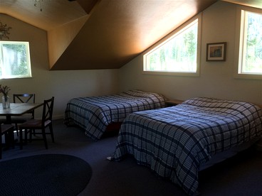 Charming Loft-Style Cabin Rental for Six near Missoula, Montana - Hall, Montana - glamping.directory