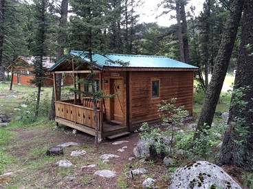 Charming Loft-Style Cabin Rental for Six near Missoula, Montana - Hall, Montana - glamping.directory