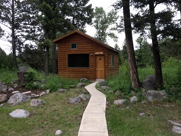 Charming Loft-Style Cabin Rental for Six near Missoula, Montana - Hall, Montana - glamping.directory