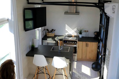 Charming Tiny House Rental for a Getaway on Lake Fairview in Florida - Orlando, Florida - glamping.directory
