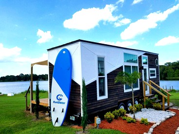 Charming Tiny House Rental for a Getaway on Lake Fairview in Florida - glamping.directory
