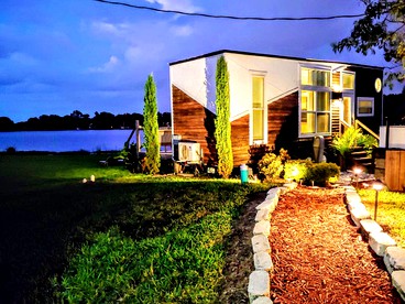 Charming Tiny House Rental for a Getaway on Lake Fairview in Florida - Orlando, Florida - glamping.directory