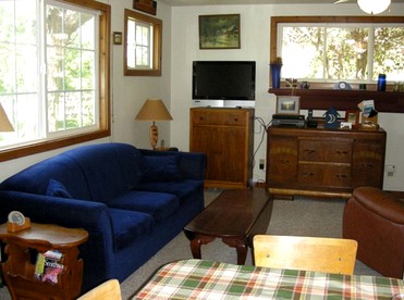 Camping Cabin Perfect for Families near the Shasta-Trinity National Forest, California - Lewiston, California - glamping.directory