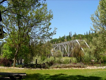 Camping Cabin Perfect for Families near the Shasta-Trinity National Forest, California - Lewiston, California - glamping.directory