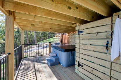 Magical Family Cabin with Breathtaking Beauty and Modern Interior in Alabama - Scottsboro, Alabama - glamping.directory