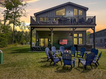 Fabulous Cottage with Games, Hot-tub and Great Sights in Intervale, New Hampshire - Intervale, New Hampshire - glamping.directory