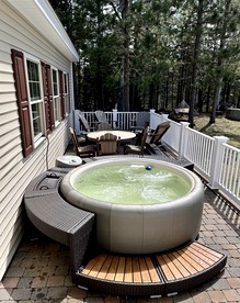 Gorgeous Cottage with Hot-tub and Games in Beaver Cove, Maine - Beaver Cove, Maine - glamping.directory