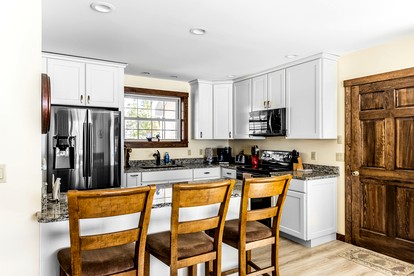 Gorgeous Cottage with Hot-tub and Games in Beaver Cove, Maine - Beaver Cove, Maine - glamping.directory