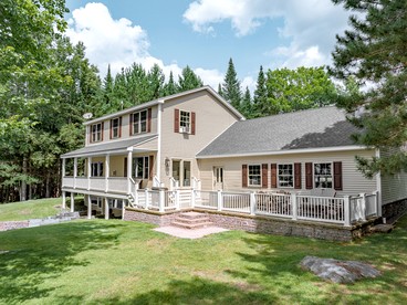 Gorgeous Cottage with Hot-tub and Games in Beaver Cove, Maine - glamping.directory