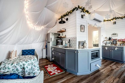 Fully-Equipped Lake Dome with Beautiful Interior and Exterior in Tennessee - Smithville, Tennessee - glamping.directory